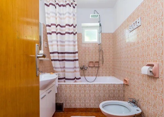 Valonija - Two Bedroom With Terrace And Garden View