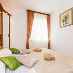 Appartement Valonija - Two Bedroom With Terrace And Garden View