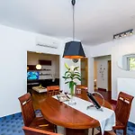 Valonija - Two Bedroom With Terrace And Garden View Appartement