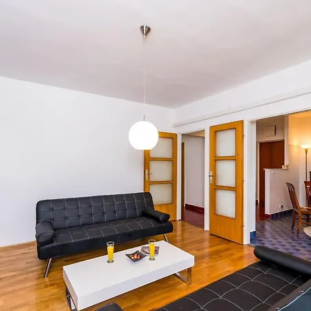 Valonija - Two Bedroom With Terrace And Garden View
