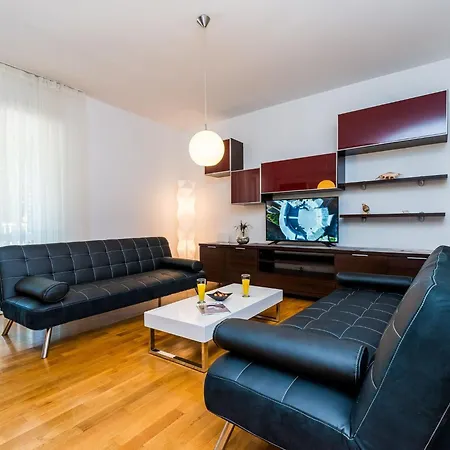 Appartement Valonija - Two Bedroom With Terrace And Garden View