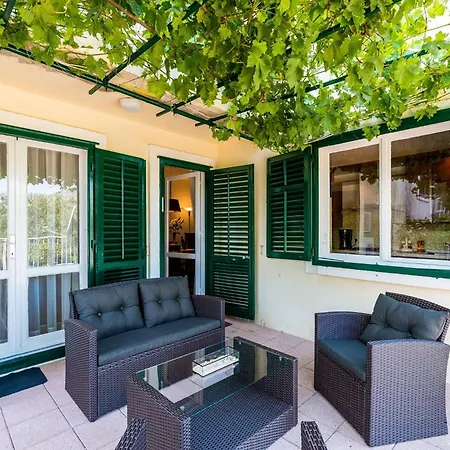 Valonija - Two Bedroom With Terrace And Garden View *