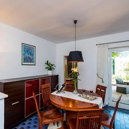 Valonija - Two Bedroom With Terrace And Garden View