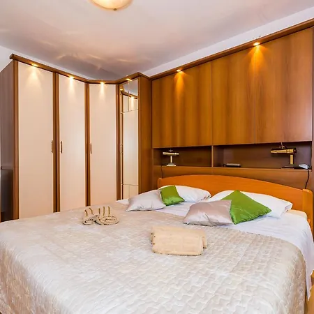 Valonija - Two Bedroom With Terrace And Garden View شقة دوبروفينك