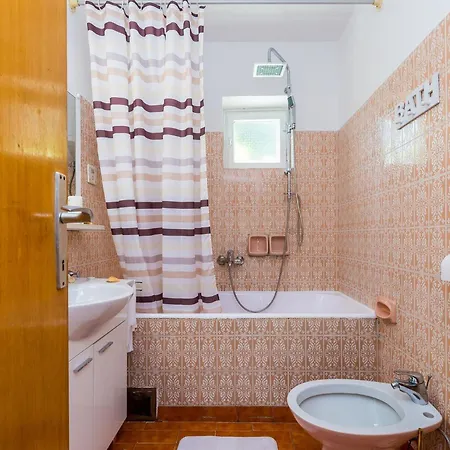 Valonija - Two Bedroom With Terrace And Garden View