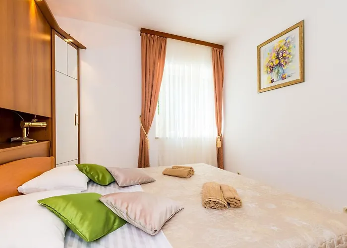 Appartement Valonija - Two Bedroom With Terrace And Garden View