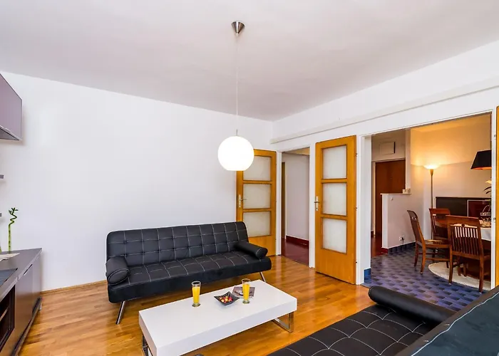Valonija - Two Bedroom With Terrace And Garden View