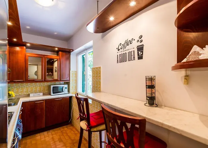 아파트 Valonija - Two Bedroom With Terrace And Garden View