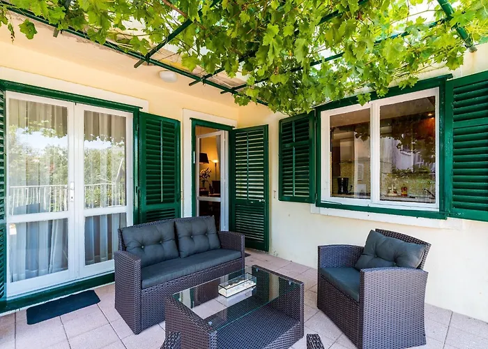 Valonija - Two Bedroom With Terrace And Garden View *