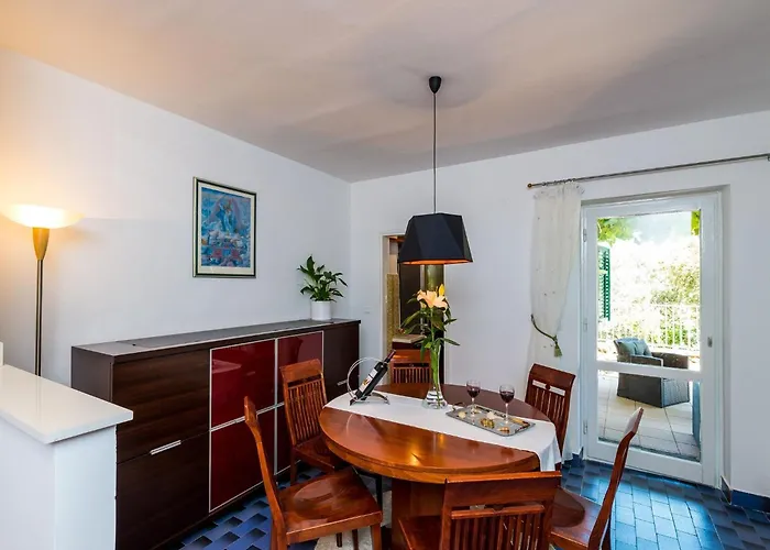 Valonija - Two Bedroom With Terrace And Garden View