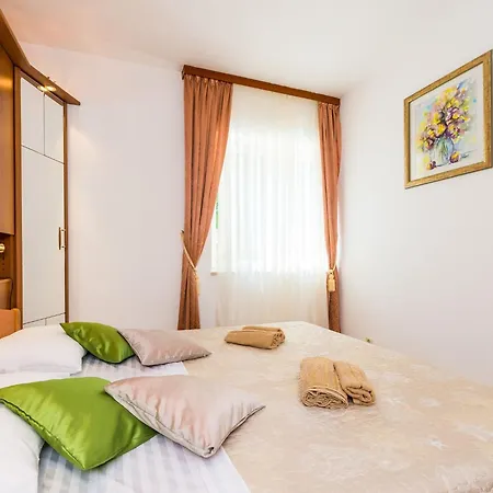 Apartamento Valonija - Two Bedroom With Terrace And Garden View